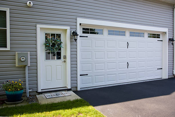 24/7 Emergency Garage Door Panel Replacement experts in Plano, KY